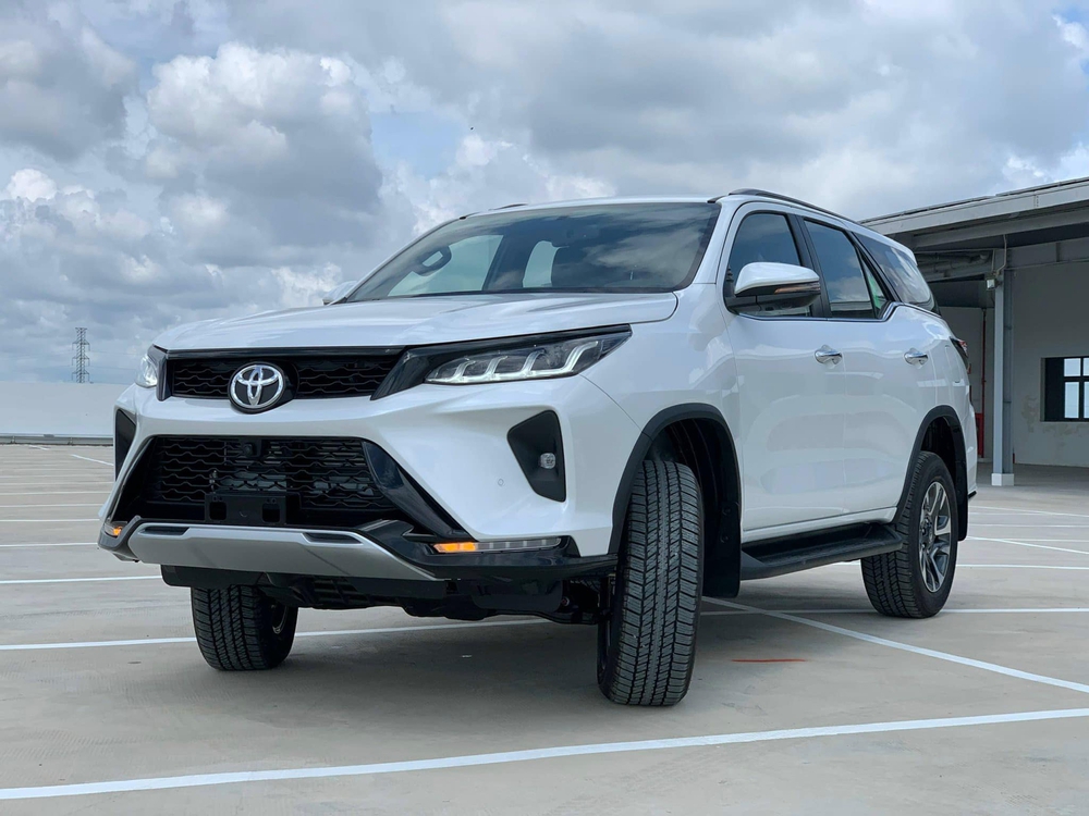 Toyota Fortuner 2022 thêm trang bị, giá tăng cao nhất 42 triệu đồng tại Việt Nam - Ảnh 2.