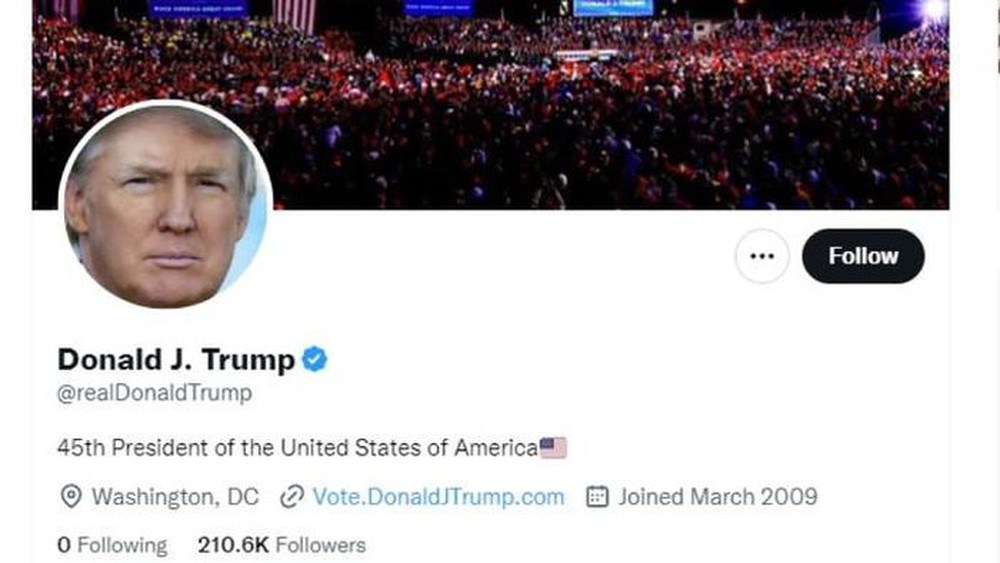 Được tỉ phú Musk khôi phục tài khoản Twitter, ông Trump không mấy mặn mà - Ảnh 1.