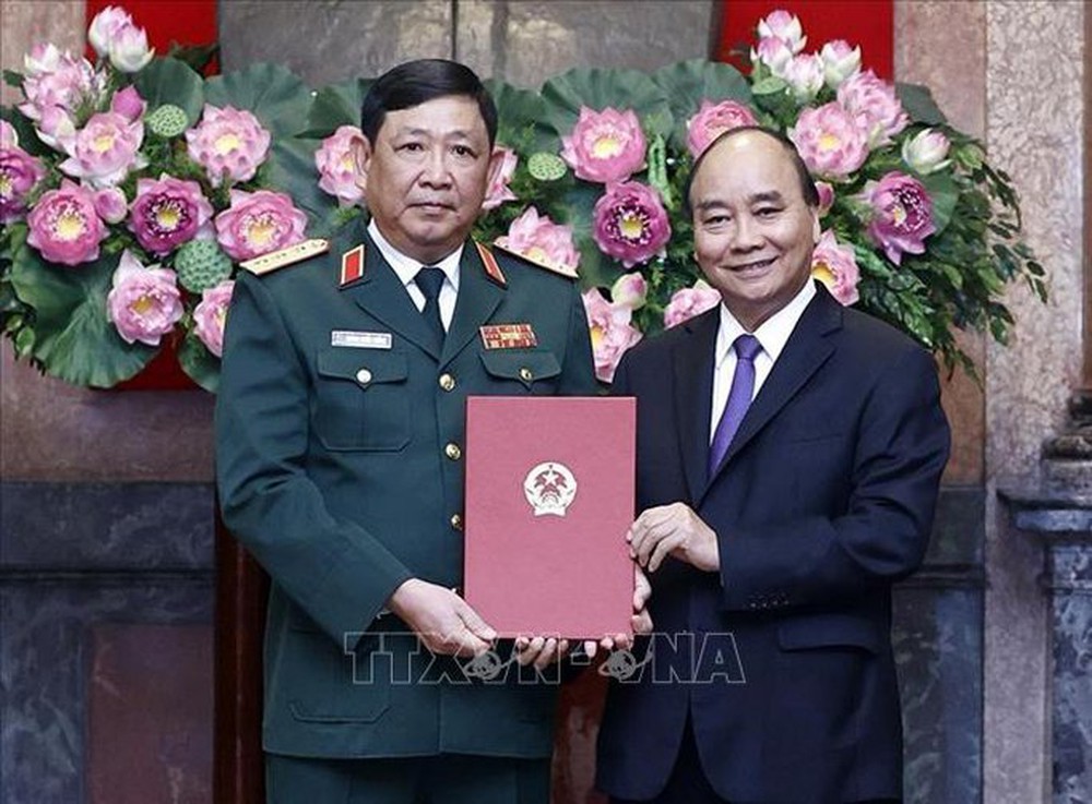 Chủ tịch nước Nguyễn Xuân Phúc trao quyết định thăng quân hàm Thượng tướng quân đội - Ảnh 1.