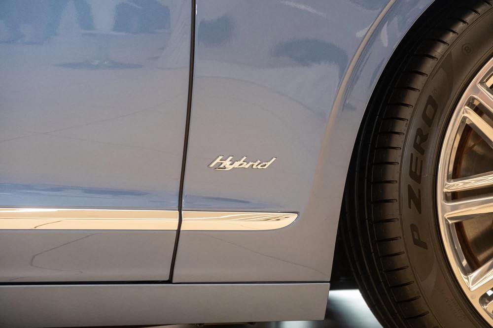 Ra mắt Bentley Flying Spur Hybrid: Giá từ 16,8 tỷ đồng, xe xanh siêu sang đầu tiên Việt Nam - Ảnh 10.