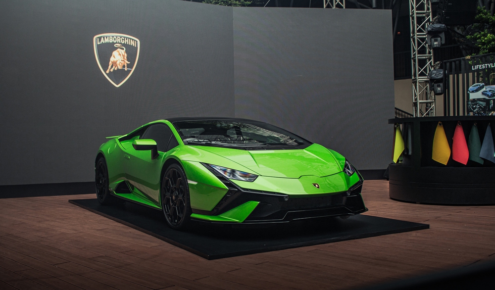 Sếp Lamborghini: Giá siêu xe dễ tiếp cận hơn vì đại lý Việt Nam bán sát giá khuyến nghị - Ảnh 7.