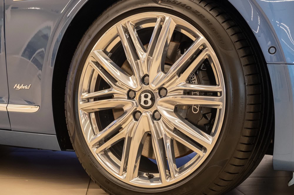 Ra mắt Bentley Flying Spur Hybrid: Giá từ 16,8 tỷ đồng, xe xanh siêu sang đầu tiên Việt Nam - Ảnh 8.