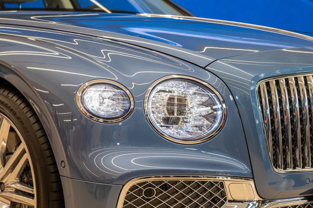 Ra mắt Bentley Flying Spur Hybrid: Giá từ 16,8 tỷ đồng, xe xanh siêu sang đầu tiên Việt Nam - Ảnh 4.