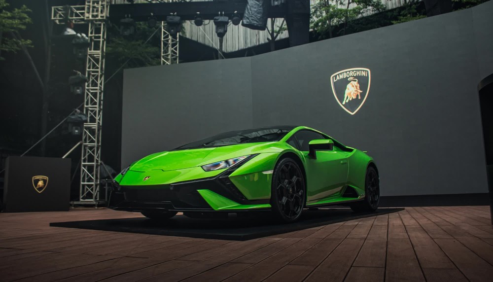 Sếp Lamborghini: Giá siêu xe dễ tiếp cận hơn vì đại lý Việt Nam bán sát giá khuyến nghị - Ảnh 9.