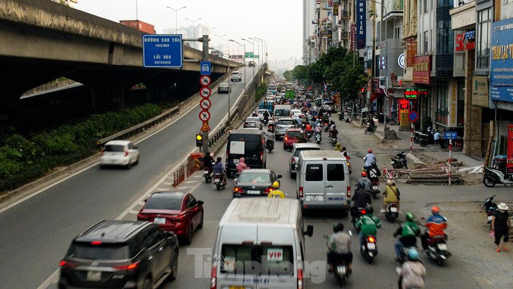 Người Hà Nội ngộp thở vì chôn chân trên đường vành đai 3 từ sáng đến tối - Ảnh 12.