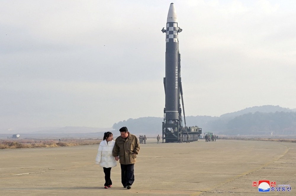 Tình báo Hàn Quốc tiết lộ về con gái ông Kim Jong-un - Ảnh 1.