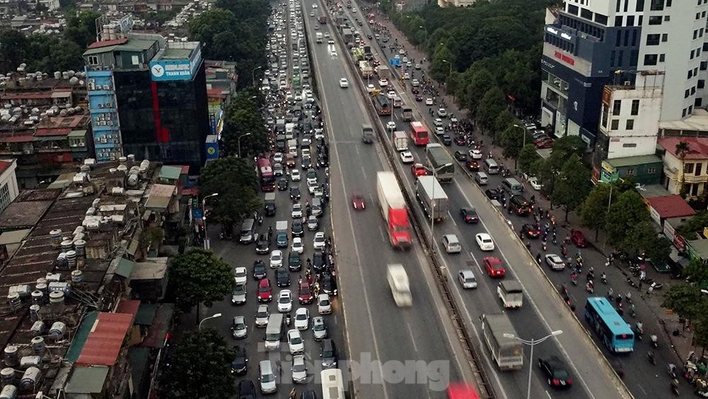 Người Hà Nội ngộp thở vì chôn chân trên đường vành đai 3 từ sáng đến tối - Ảnh 2.