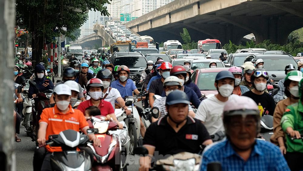 Người Hà Nội ngộp thở vì chôn chân trên đường vành đai 3 từ sáng đến tối - Ảnh 1.