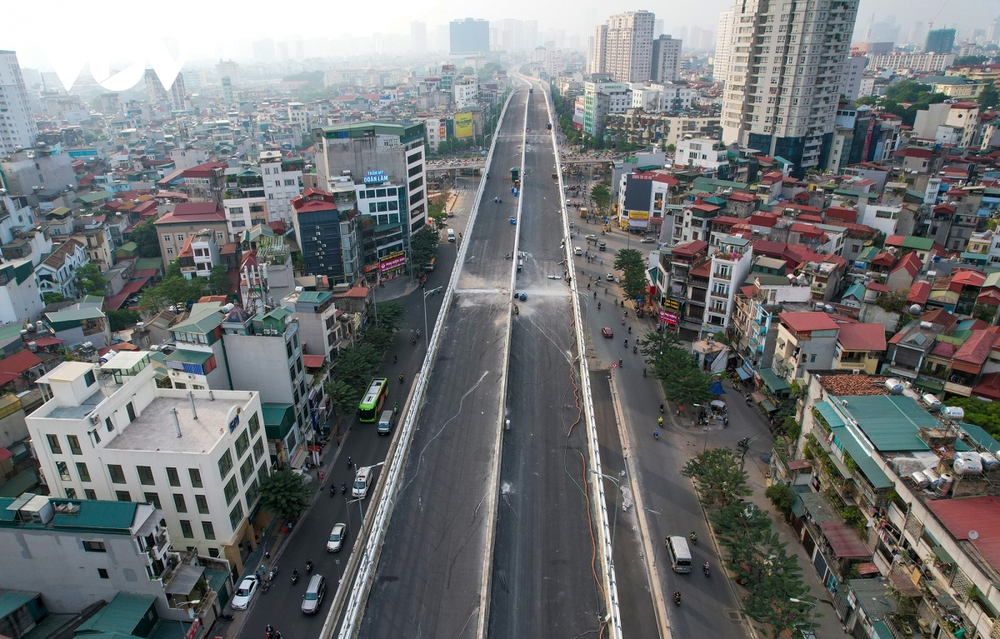 Cận cảnh đường vành đai 2 trên cao đoạn Ngã Tư Vọng - Vĩnh Tuy sắp hoàn thành - Ảnh 3.