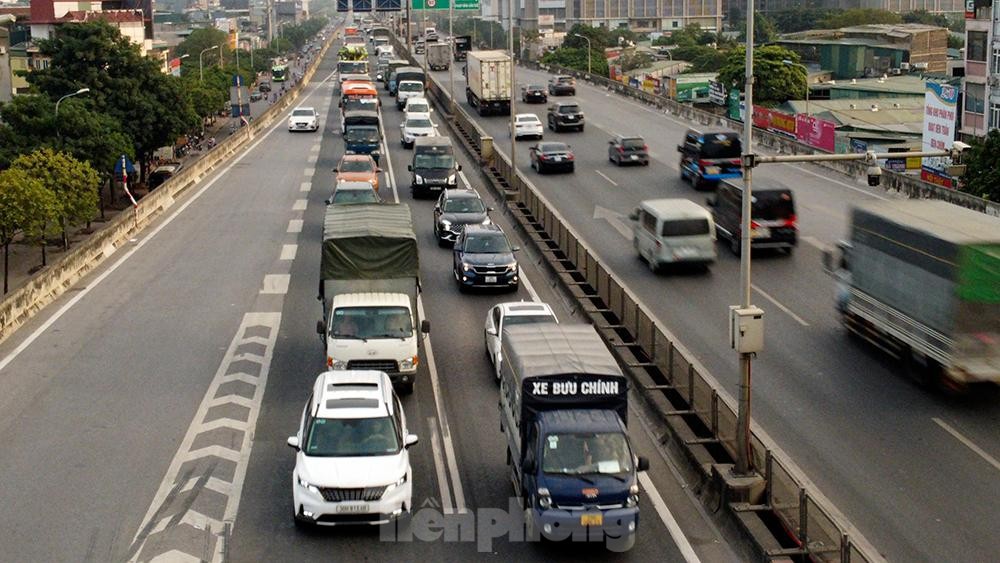 Người Hà Nội ngộp thở vì chôn chân trên đường vành đai 3 từ sáng đến tối - Ảnh 11.