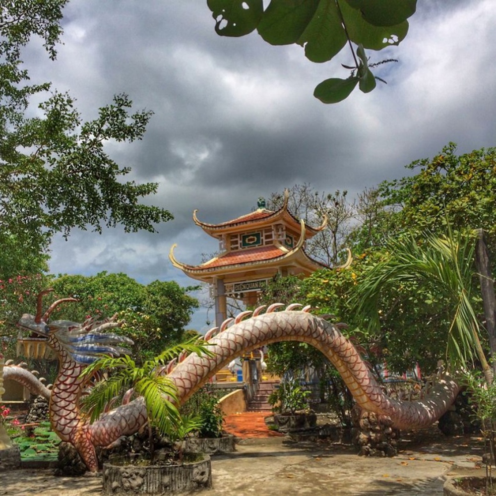 Ngôi chùa độc lạ ở Cam Ranh có kiến trúc làm từ vỏ ốc huyền bí như lâu đài Long Vương - Ảnh 3.
