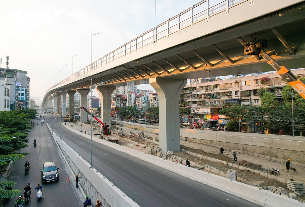 Cận cảnh đường vành đai 2 trên cao đoạn Ngã Tư Vọng - Vĩnh Tuy sắp hoàn thành - Ảnh 6.