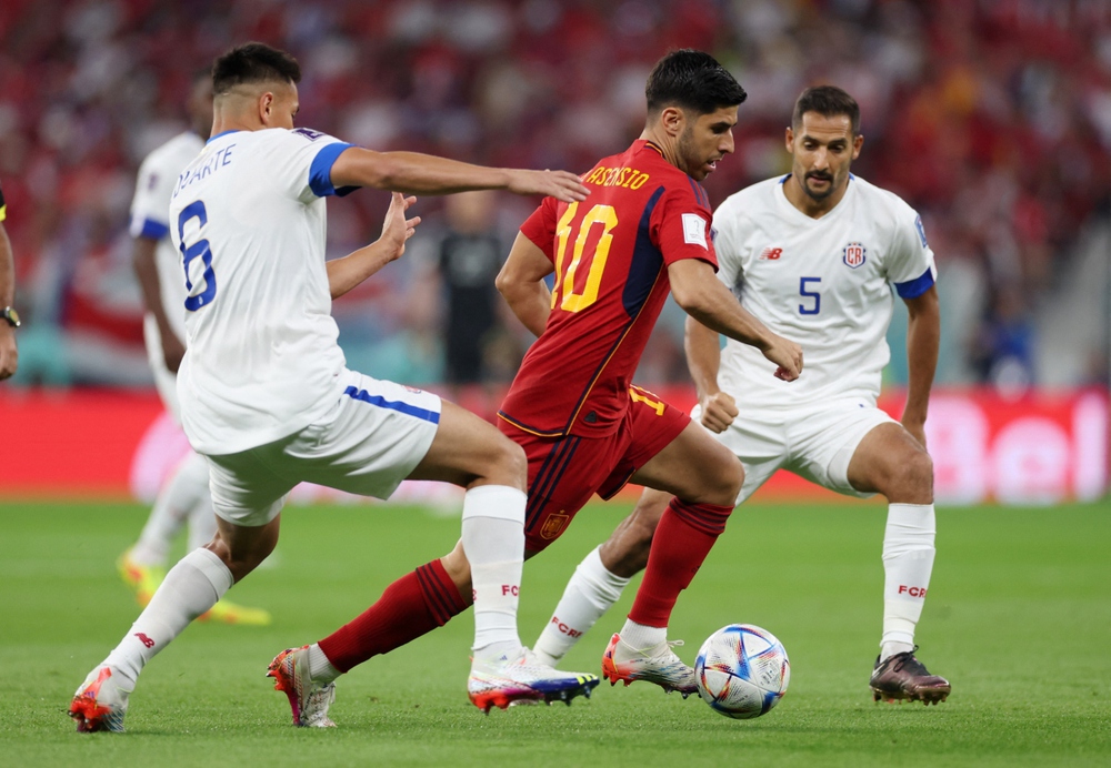 TRỰC TIẾP Tây Ban Nha 0 - 0 Costa Rica: Bò tót dương oai - Ảnh 1.