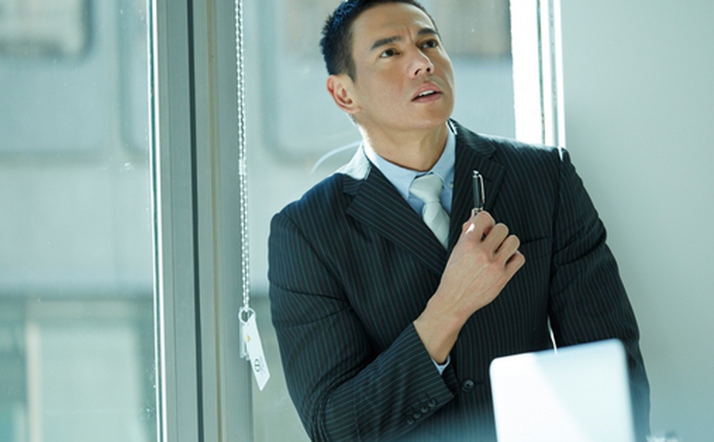Bất ngờ gặp lại sếp cũ, tôi lặng người khi thấy anh mặc bộ đồ bảo vệ