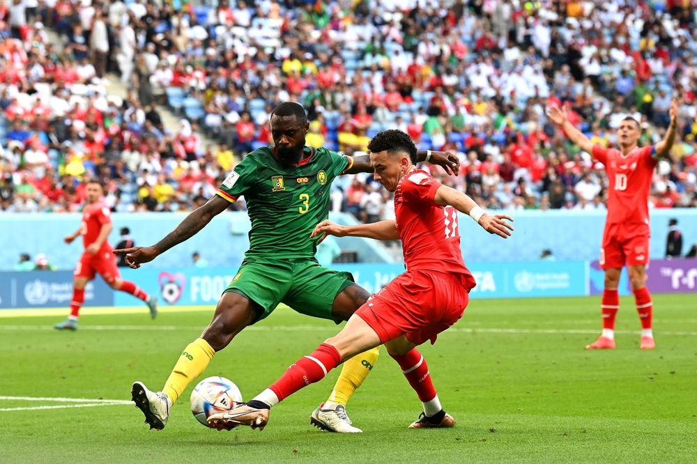 Trực tiếp bóng đá Thụy Sĩ 1-0 Cameroon: Cầu thủ gốc Cameroon ghi bàn cho Thụy Sĩ - Ảnh 1.