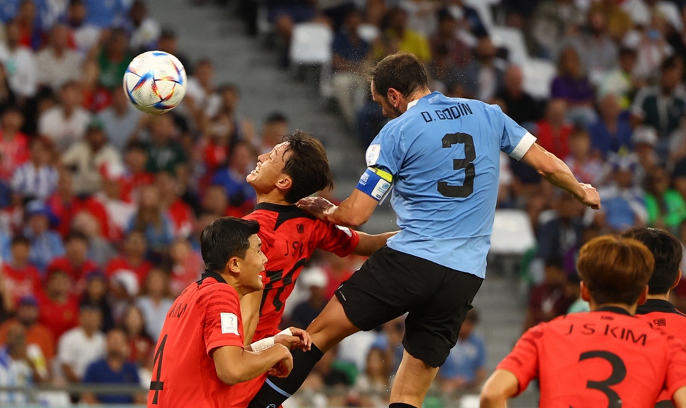 TRỰC TIẾP Uruguay 0 - 0 Hàn Quốc: Cột dọc cứu thua cho đội bóng xứ sở kim chi - Ảnh 1.