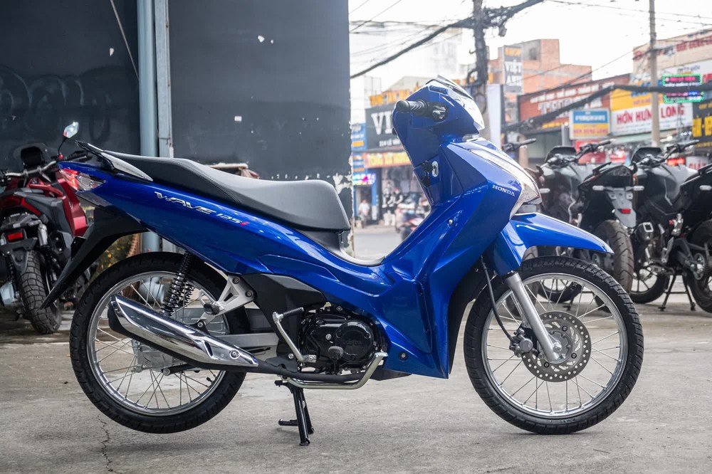 Giá xe Honda Wave 2023 nhập Thái tăng thêm gần chục triệu đồng