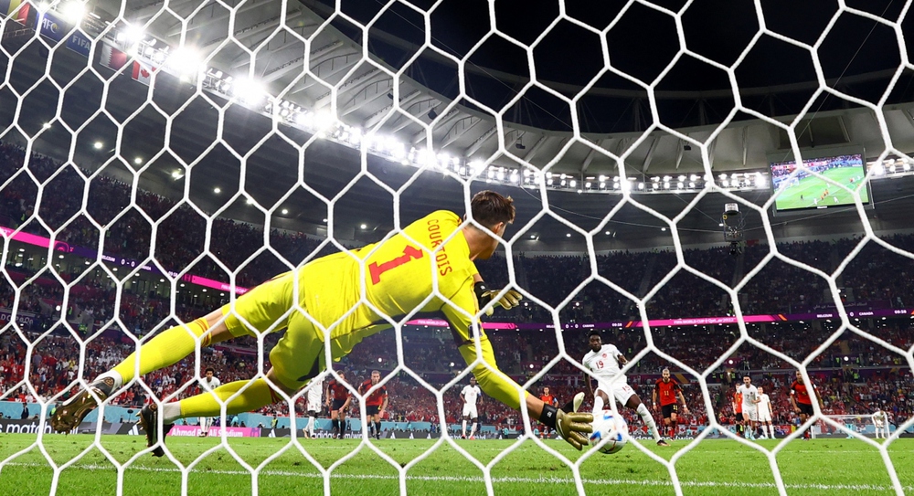 De Bruyne, Hazard mờ nhạt khi ĐT Bỉ thắng nhọc Canada - Ảnh 8.