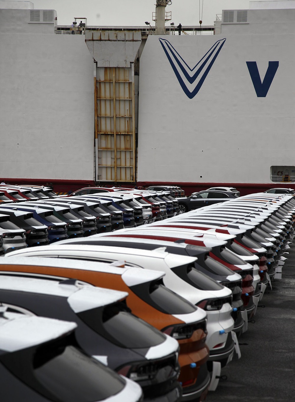 Chùm ảnh: VinFast xuất khẩu những mẫu xe điện đầu tiên sang Mỹ - Ảnh 12.