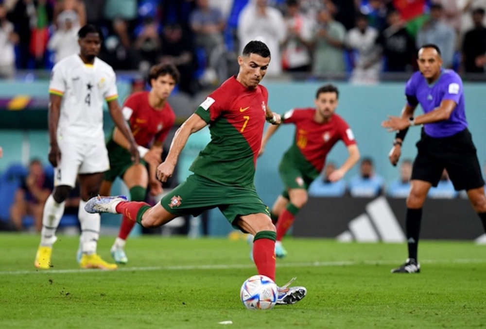 Ronaldo đi vào lịch sử, Bồ Đào Nha thắng kịch tính Ghana - Ảnh 3.