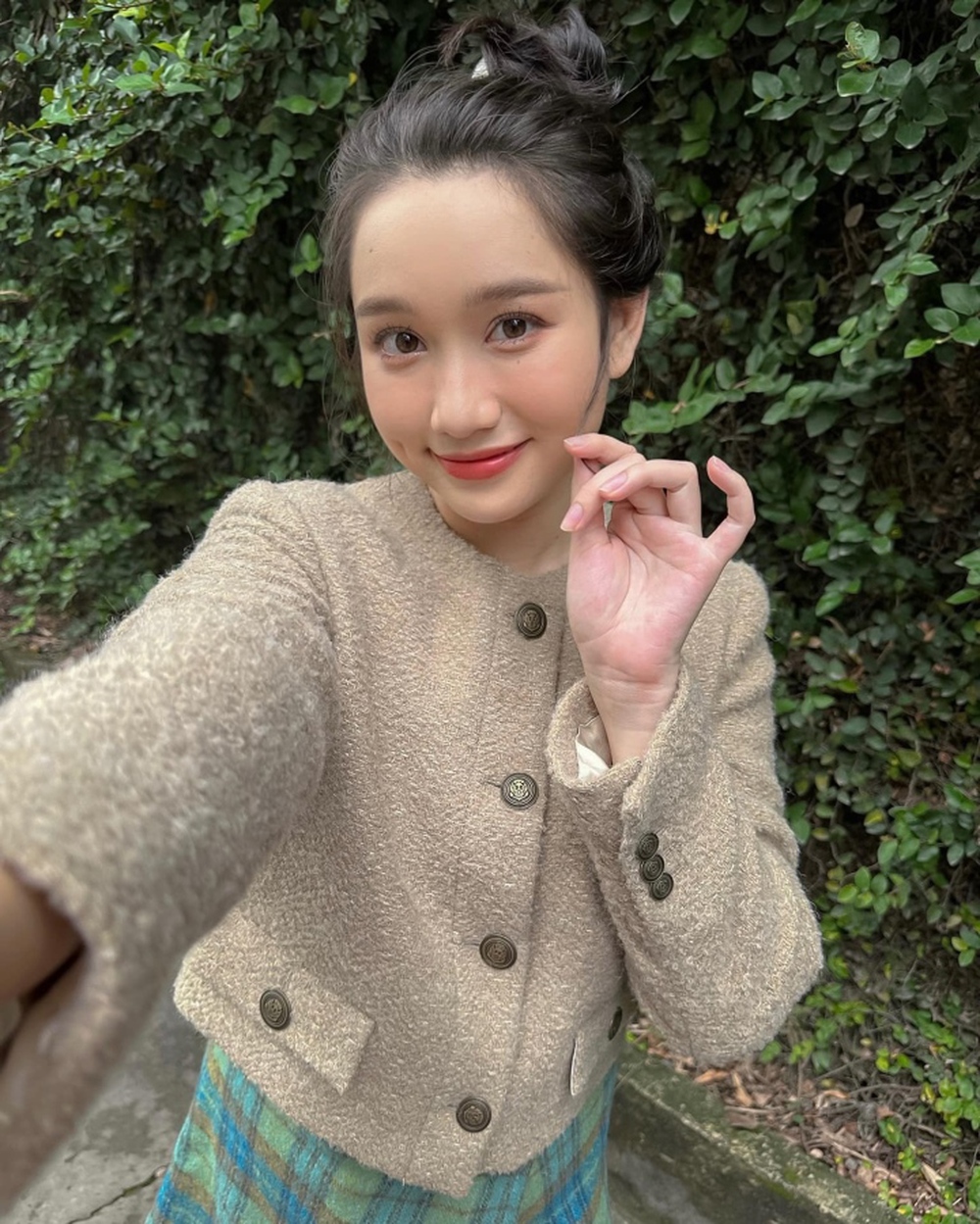 Sao Việt 25/11: Kiểu tóc mới giúp Diva Mỹ Linh trẻ đẹp ở tuổi 47 - Ảnh 7.