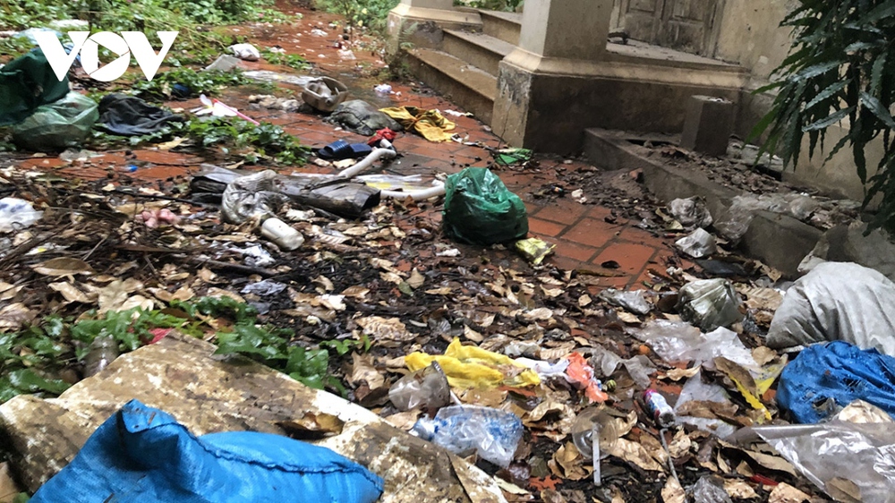 Cận cảnh biệt thự cựu Chủ tịch Hà Nội từng ở bị bỏ hoang lãng phí, ngập rác thải - Ảnh 9.