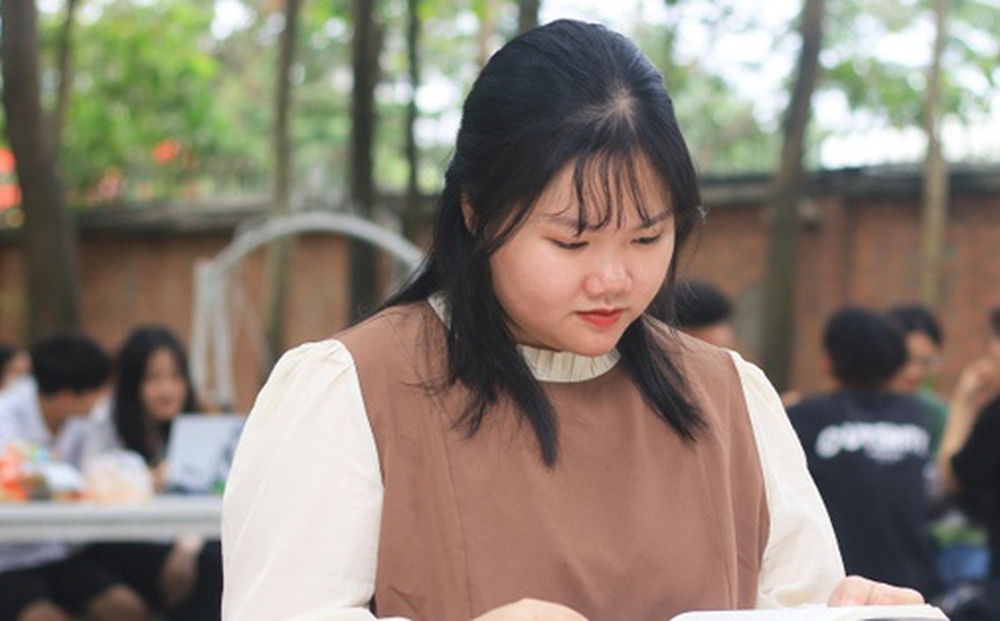 Nữ thủ khoa nhận cùng lúc 2 bằng đại học từng sốc vì trượt nguyện vọng yêu thích