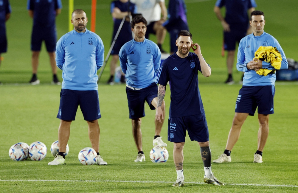 Lịch thi đấu World Cup 2022 hôm nay (26/11): Trận cầu then chốt của Messi - Ảnh 1.