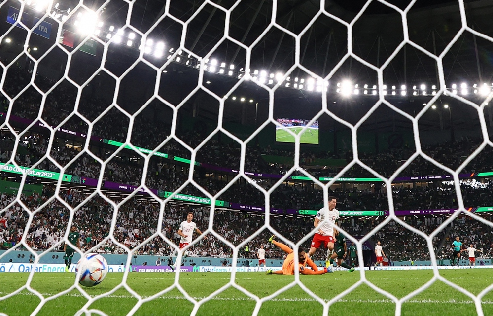 TRỰC TIẾP Ba Lan 2-0 Saudi Arabia: Lewandowski lần đầu ghi bàn ở World Cup - Ảnh 1.