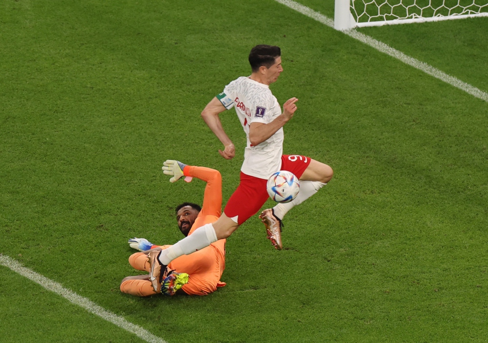Lewandowski lần đầu ghi bàn ở World Cup, Ba Lan thắng kịch tính Saudi Arabia - Ảnh 2.