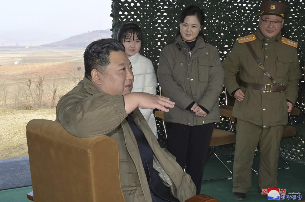 Con gái ông Kim Jong-un xuất hiện lần thứ hai khiến truyền thông xôn xao về ẩn ý của Triền Tiên - Ảnh 11.