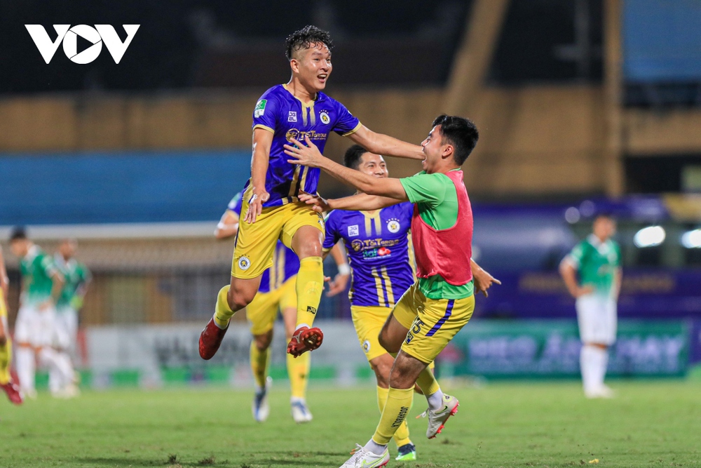 Hạ gục Bình Định nhờ 2 siêu phẩm, Hà Nội FC lập hat-trick vô địch Cúp Quốc gia - Ảnh 3.