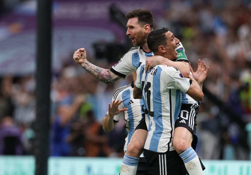 Khoảnh khắc thiên tài Messi giải cứu Argentina, thắp lại giấc mơ World Cup - Ảnh 6.