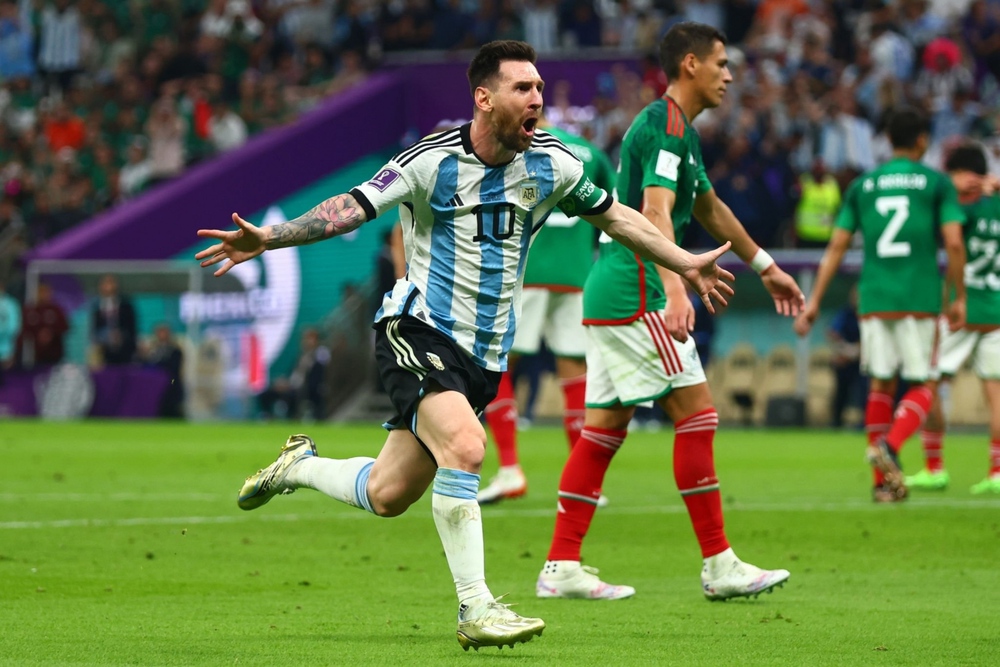 Khoảnh khắc thiên tài Messi giải cứu Argentina, thắp lại giấc mơ World Cup - Ảnh 3.