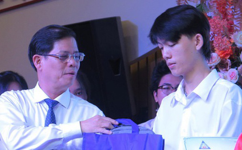 Những thủ khoa không đầu hàng số phận