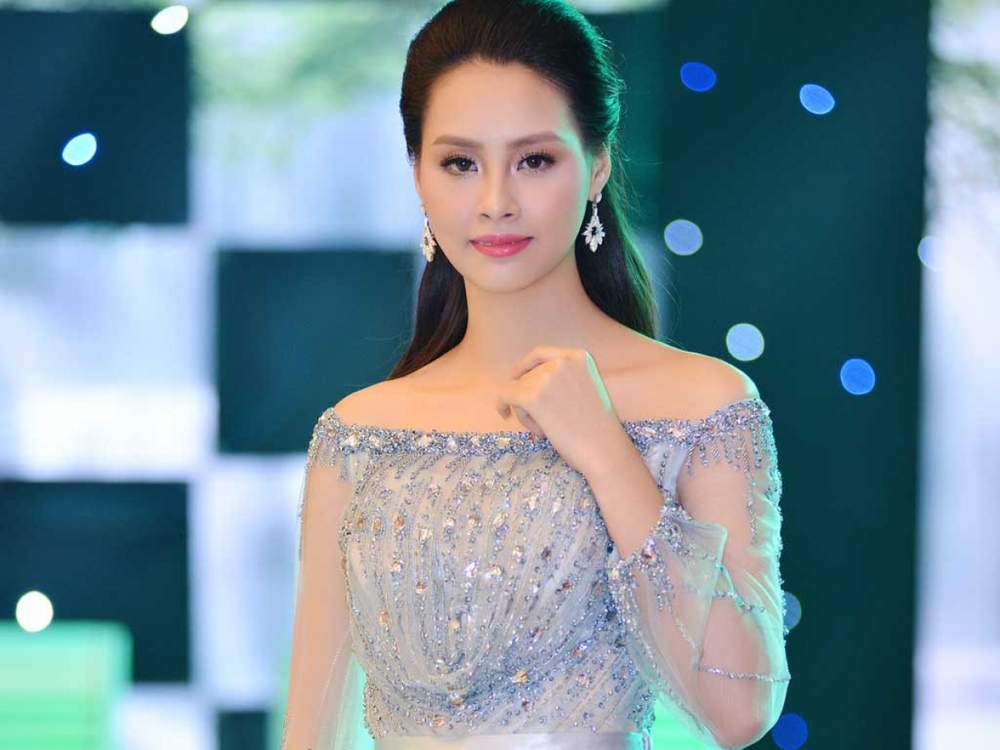 Top 3 Hoa hậu Việt Nam 2010: Ngọc Hân sắp lên xe hoa, 2 Á hậu rút lui khỏi showbiz - Ảnh 7.