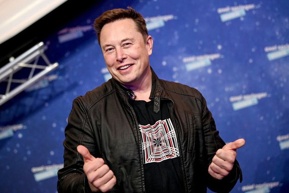 Tỉ phú Elon Musk úp mở khả năng chơi lớn, cạnh tranh với iPhone - Ảnh 1.