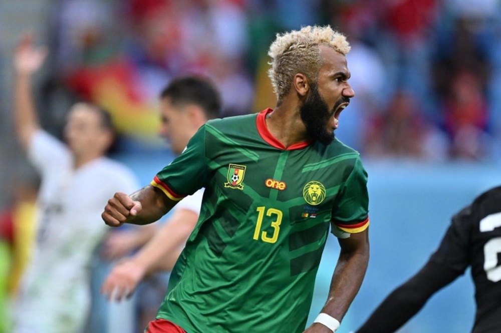 Ghi 2 bàn trong 2 phút, Cameroon hòa kịch tính Serbia - Ảnh 1.