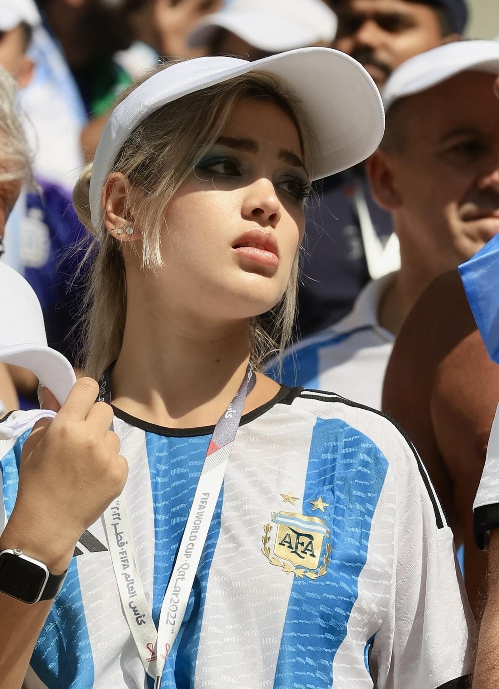 See the beautiful Argentina fans on the stage of the World Cup 2022 - Photo 2.