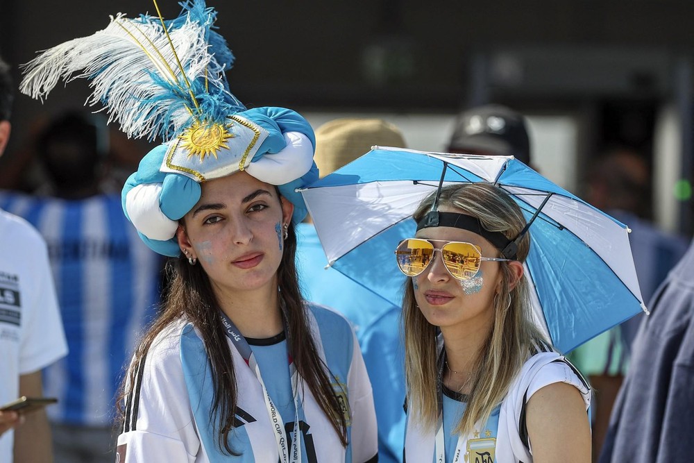 Ngắm dàn CĐV xinh đẹp của Argentina trên khán đài World Cup 2022 - Ảnh 5.