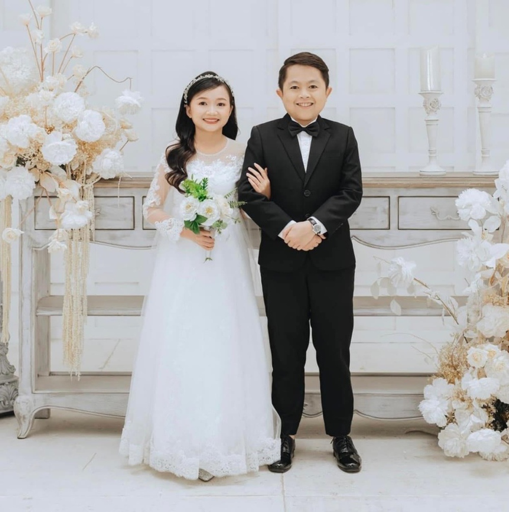 Cặp đôi tí hon gây bão với lễ cưới ngọt ngào, lãng mạn tại Nghệ An - Ảnh 2.