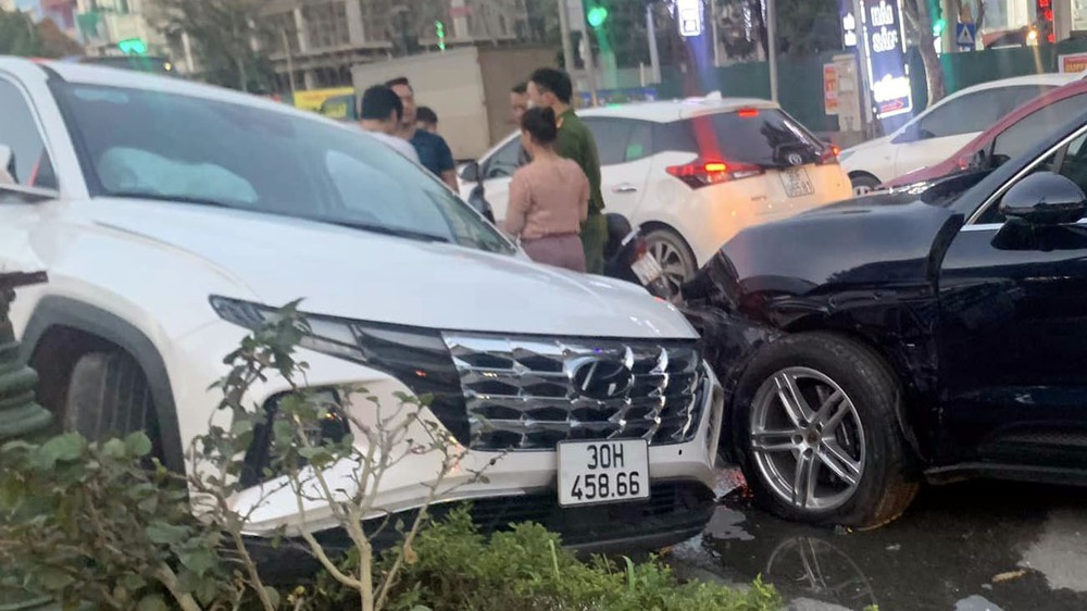 Đằng sau những bức ảnh TNGT: Vào cua không làm chủ tay lái, Hyundai Tucson đâm bẹp đầu Porsche Macan - Ảnh 3.