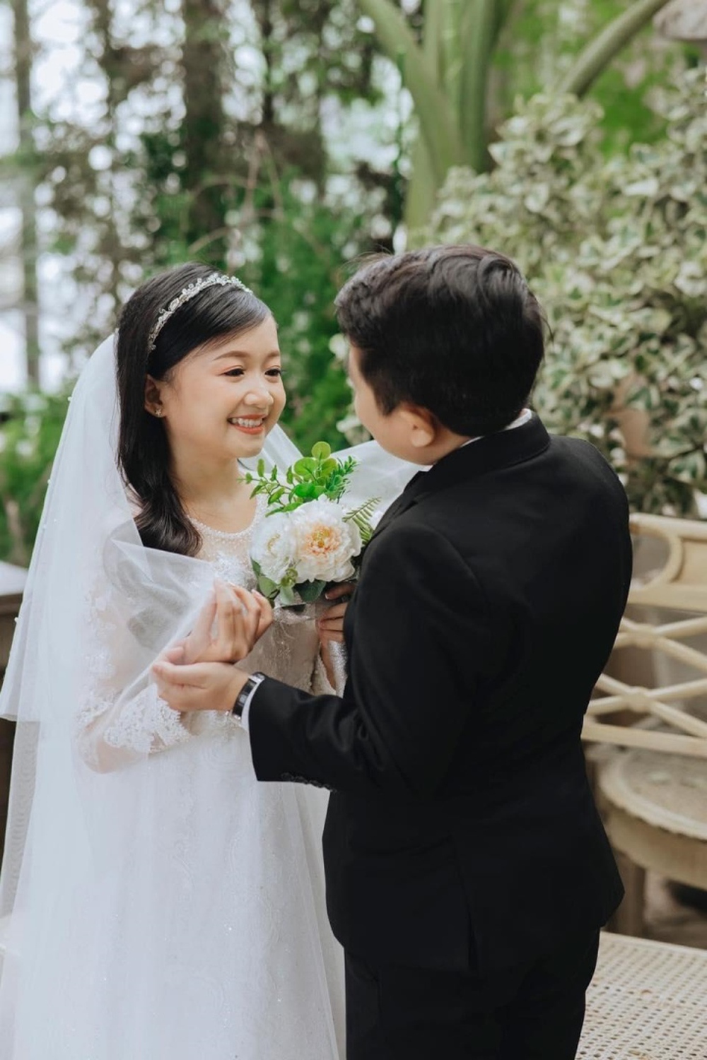 Cặp đôi tí hon gây bão với lễ cưới ngọt ngào, lãng mạn tại Nghệ An - Ảnh 5.