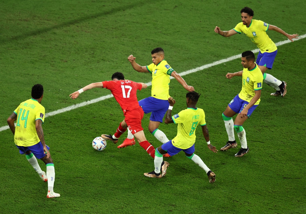 TRỰC TIẾP Brazil 0 - 0 Thụy Sĩ: Công cường gặp thủ chắc - Ảnh 1.