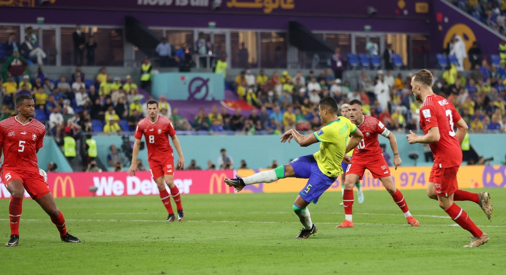 TRỰC TIẾP Brazil 1 - 0 Thụy Sĩ: Sao MU lập siêu phẩm mở tỷ số - Ảnh 4.