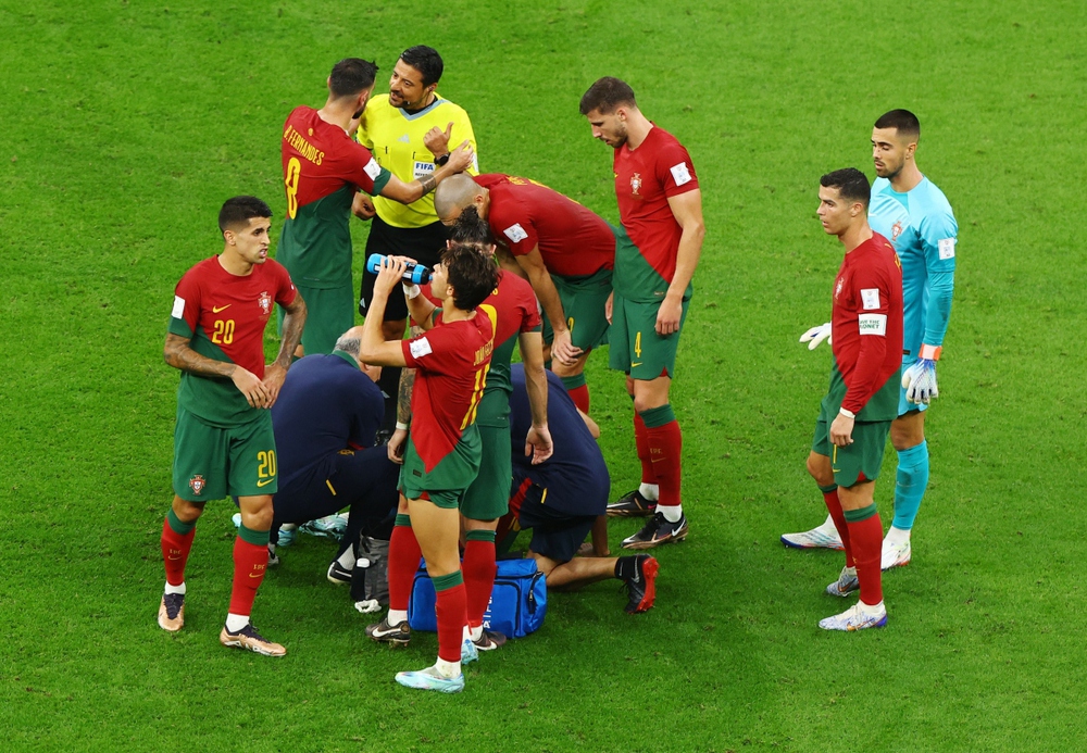 TRỰC TIẾP Bồ Đào Nha 0 - 0 Uruguay: Ronaldo mờ nhạt - Ảnh 3.