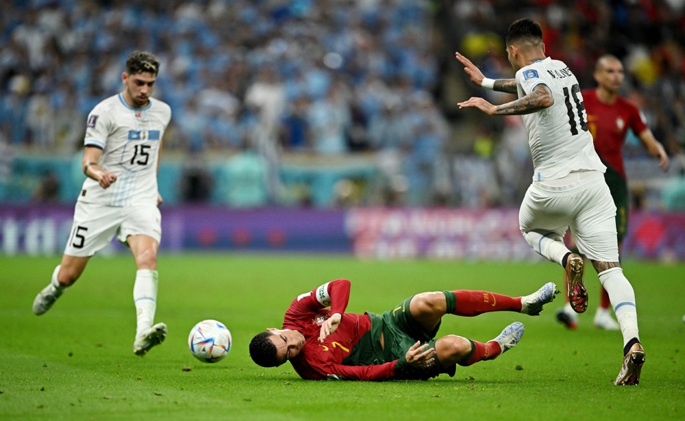 TRỰC TIẾP Bồ Đào Nha 0 - 0 Uruguay: Ronaldo mờ nhạt - Ảnh 1.