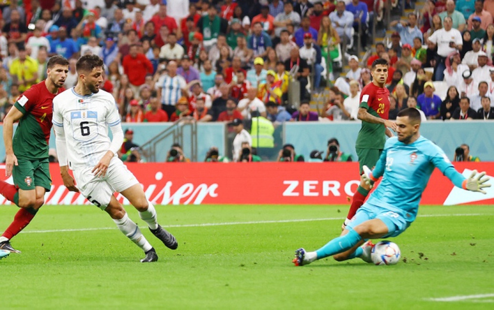 Bruno Fernandes tỏa sáng giúp Bồ Đào Nha đánh bại Uruguay, vượt qua vòng bảng - Ảnh 1.