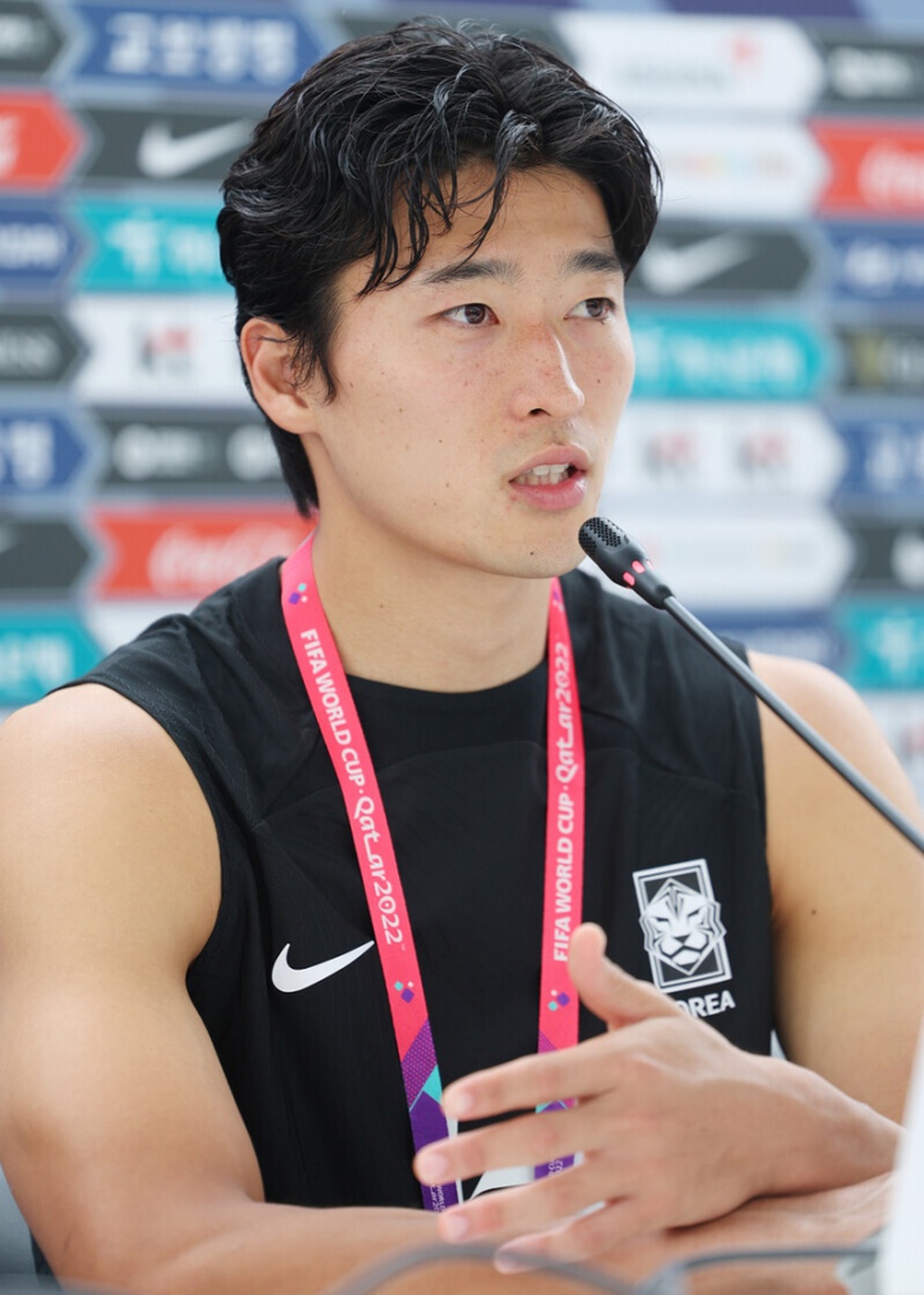Nam thần tuyển Hàn Quốc ghi 2 bàn trong 3 phút gây sốt mạng xã hội - Ảnh 5.