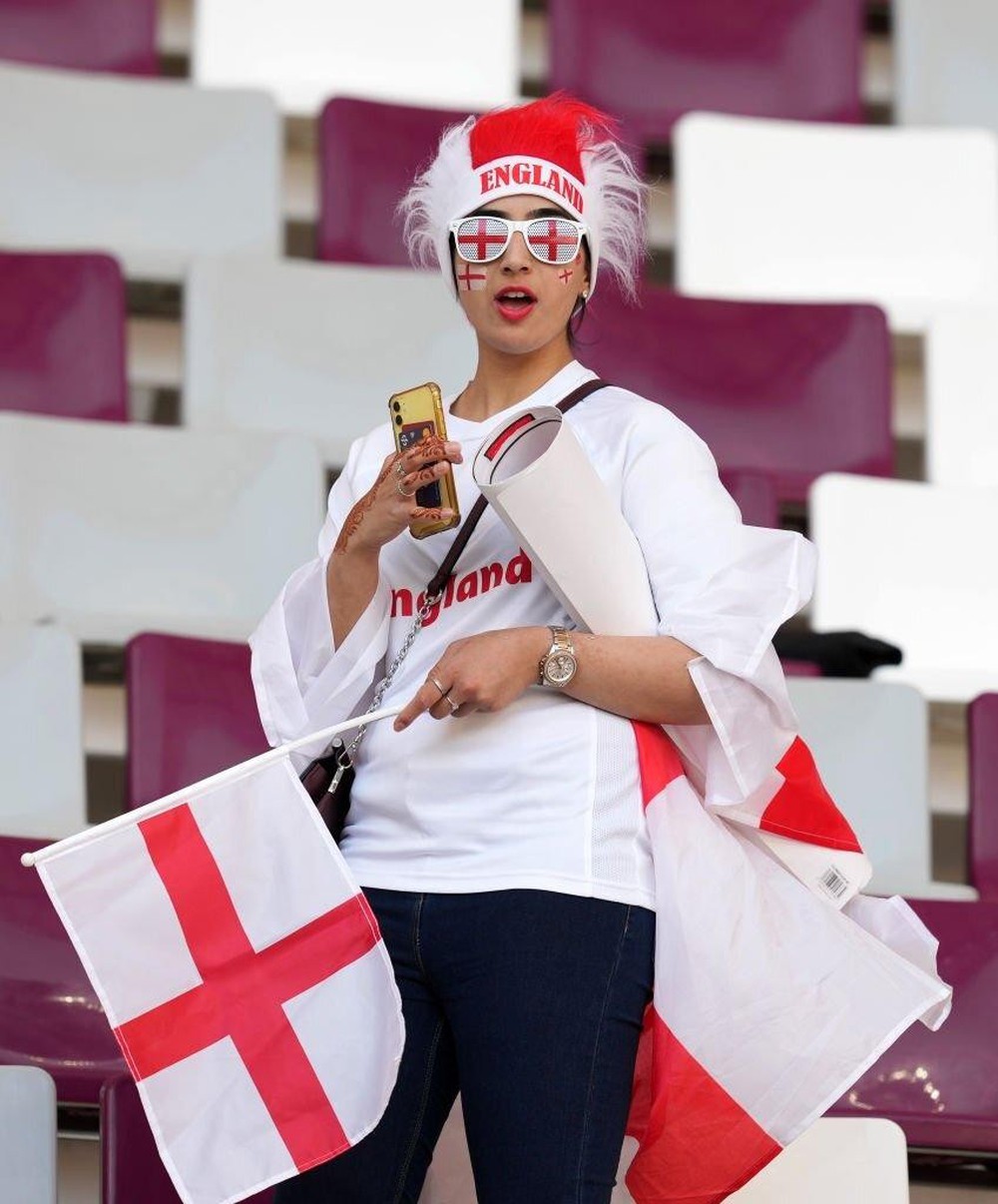 Ngắm dàn mỹ nữ cổ vũ ĐT Anh tại World Cup 2022 - Ảnh 12.